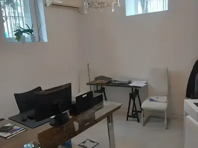 Garsoniera de inchiriat Sector 1 Bucuresti birou si scaun